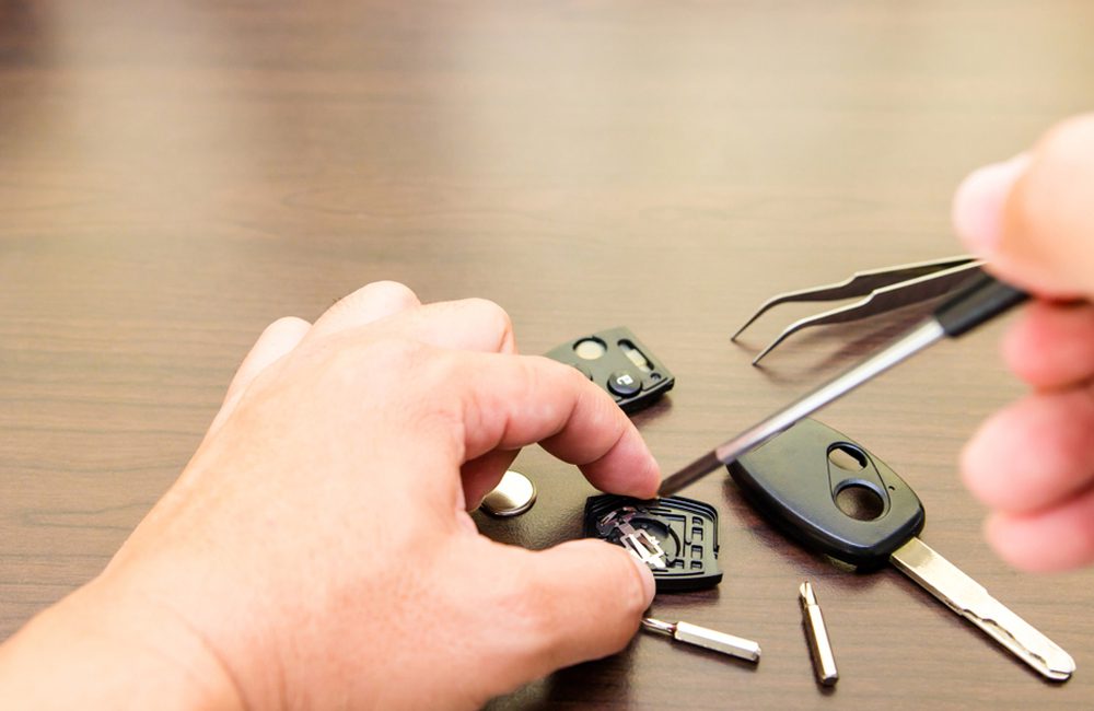 Change The Batteries In A Key Fob By Yourself ©NONGASIMO / Shutterstock.com