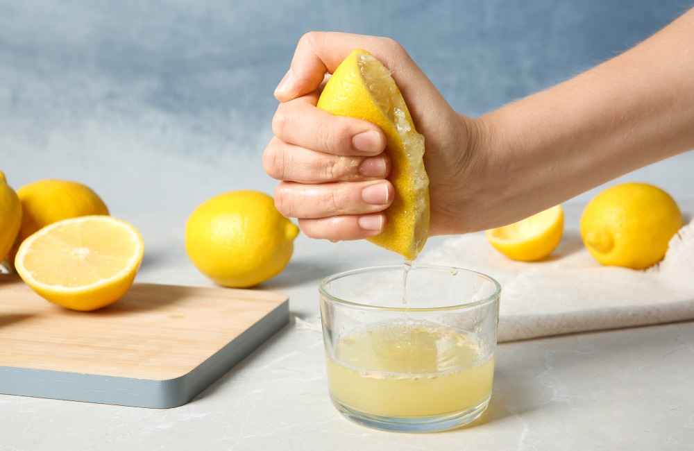Clean Car Air Vents With Lemon Juice ©New Africa/Shutterstock.com