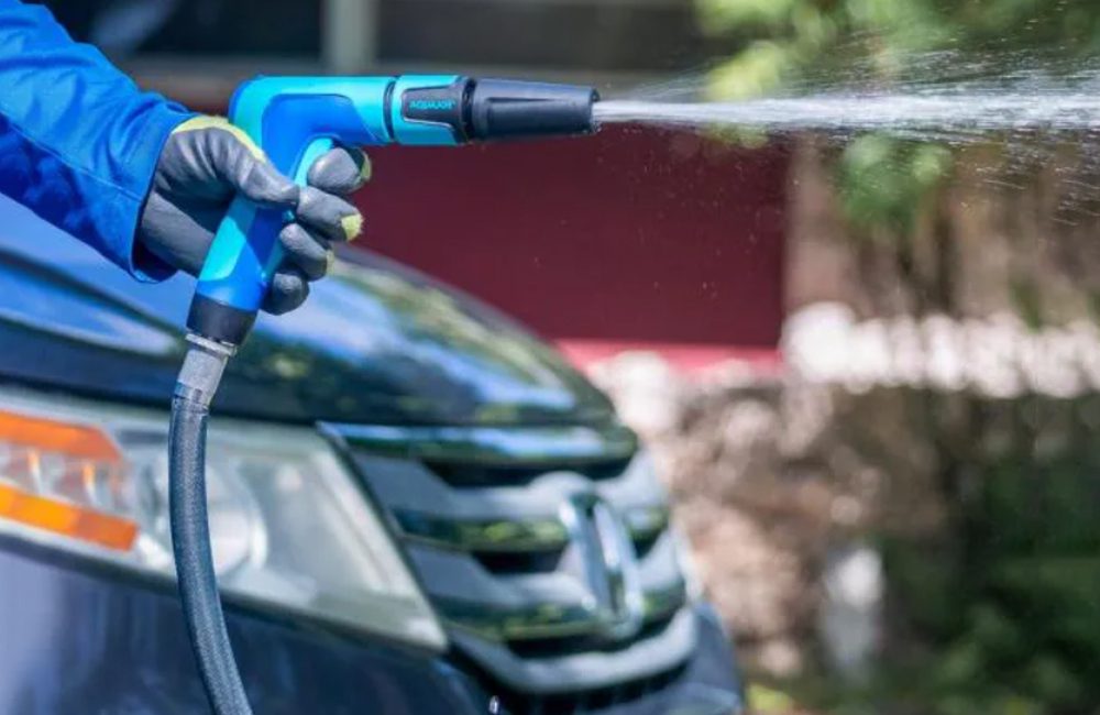 Make A Home Car Wash Quicker By Putting Soap Inside Hose Nozzle @lowes / Pinterest.com