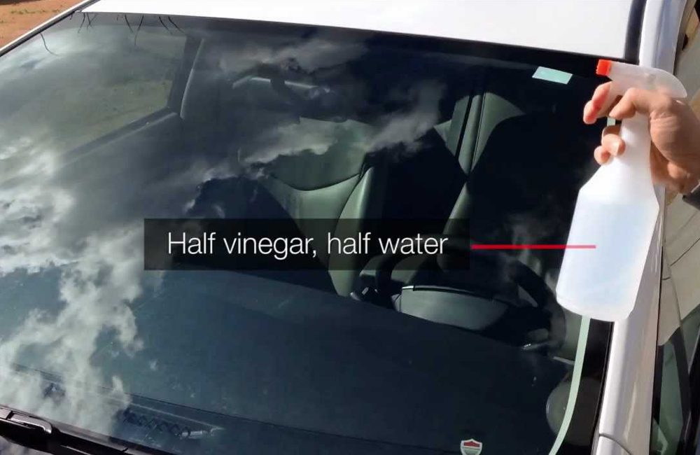 Protect Your Windshield From Ice Before It Starts With A Spray Vinegar Solution @carzzco / Pinterest.com