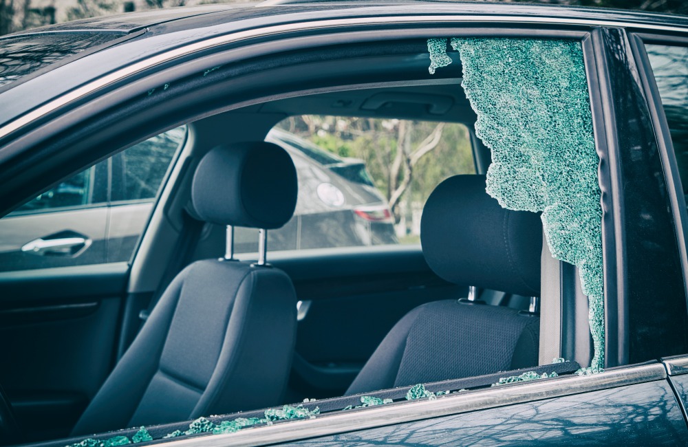 Temporarily Cover A Cracked Or Broken Car Window ©Larina Marina/Shutterstock.com