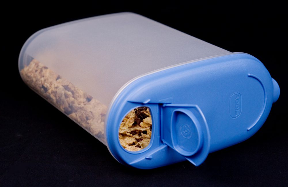 Use A Cereal Container For Trash Juneisy ©Q. Hawkins / Shutterstock.com